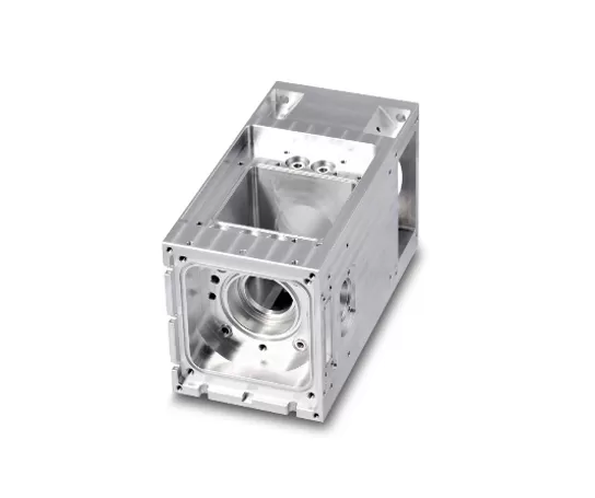 5 eksenli CNC makinesi çalışıyor