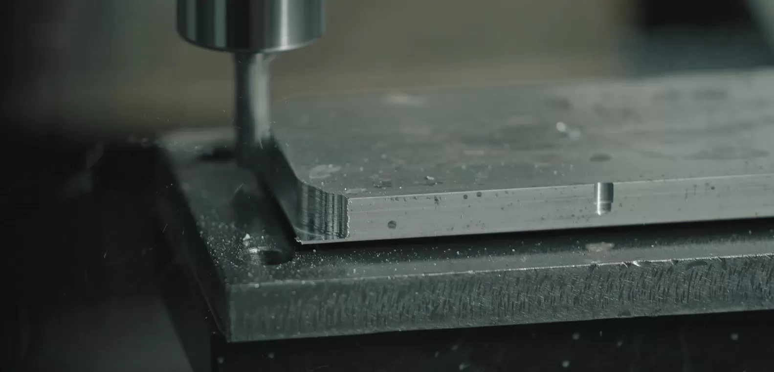 Dikey işleme merkezinin çok yönlü yapıları ve kılavuz seçenekleri